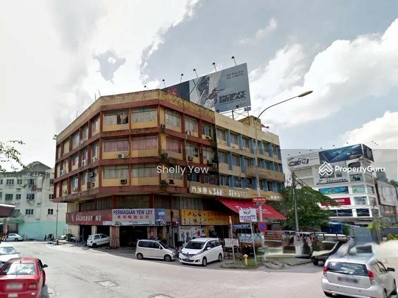 For Rent - Renovated Ground floor Corner shoplot cum mini warehouse near new development SRJK school