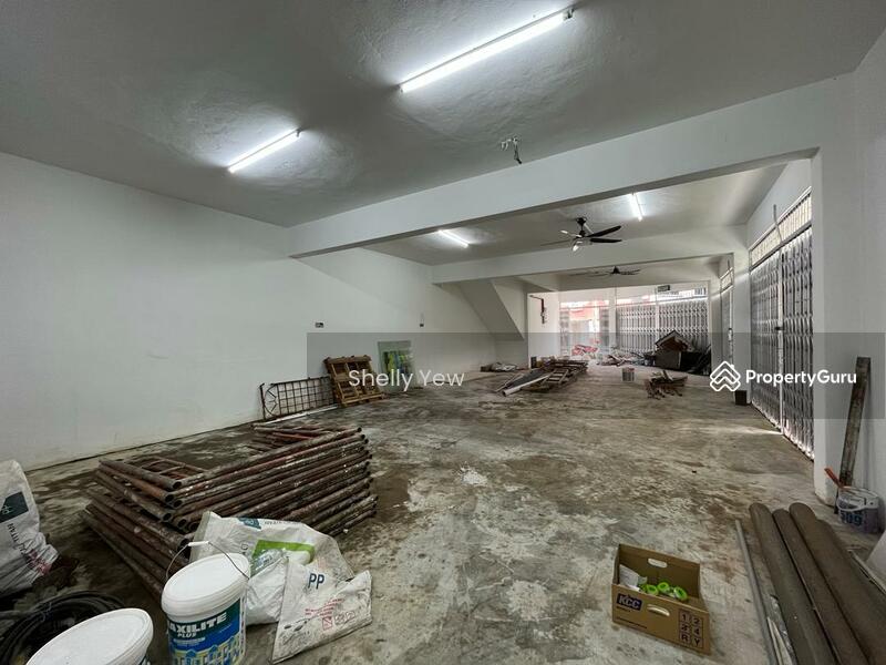 For Rent - Renovated Ground floor Corner shoplot cum mini warehouse near new development SRJK school