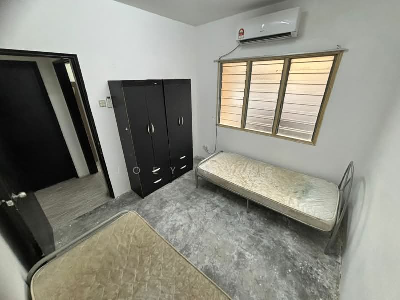 Apartment for Sale at Pangsapuri Seri Jati - Joey Wong - Bedroom - PropertyGuru.com.my
