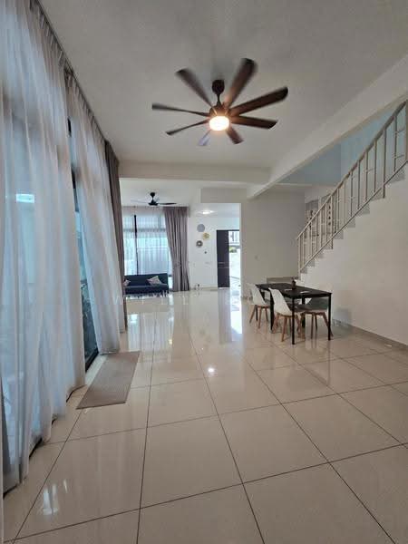 Rumah Kluster untuk Dijual di Taman Mount Austin (Tebrau) - Will Loh - Living Room - PropertyGuru.com.my