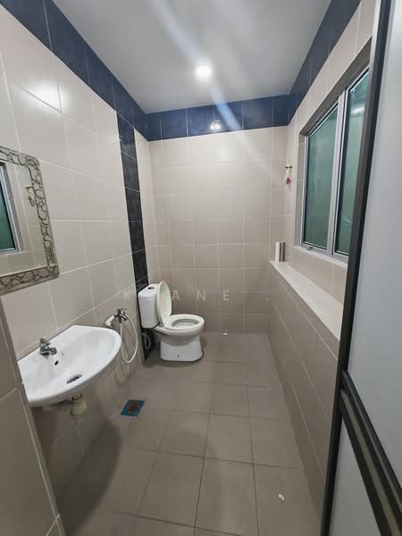 Kilang untuk Disewa di Taman Teknologi Tinggi Subang (Shah Alam) - Keane . - Bathroom - PropertyGuru.com.my