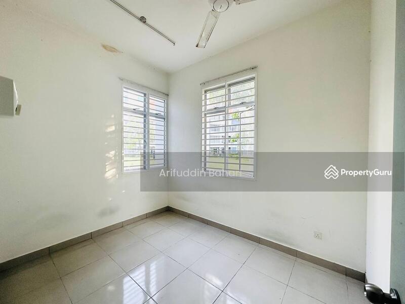 For Sale - Taman Dahlia (Bandar Baru Salak Tinggi)