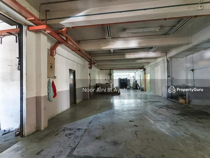 For Rent - CORNER Warehouse Factory 1.5 Storey Seksyen 13 Bangi