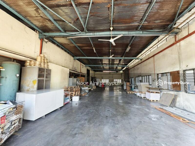 For Rent - CORNER Warehouse Factory 1.5 Storey Seksyen 13 Bangi
