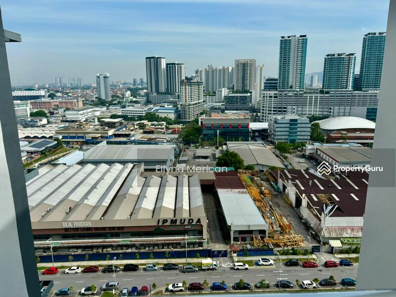 The only level with access to the sky bridge with this cityscape view