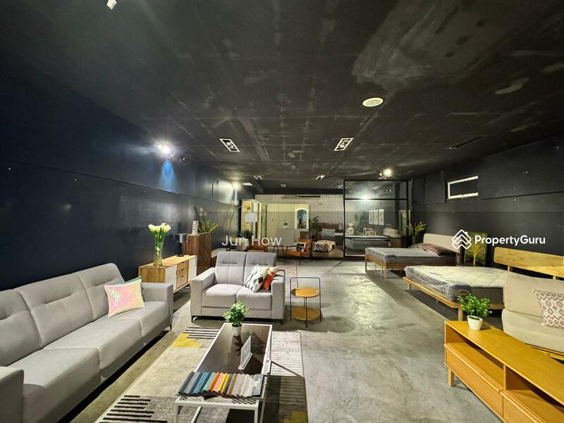 For Rent - Petaling Jaya (Facing Main Road)