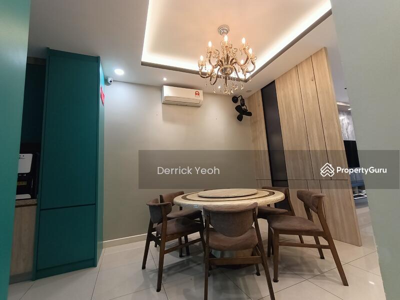 Untuk Disewa - Landed 3.5 Storey Terrace @ Iconic Skies Villa With Private Lift and Remote Shutter Car Porch
