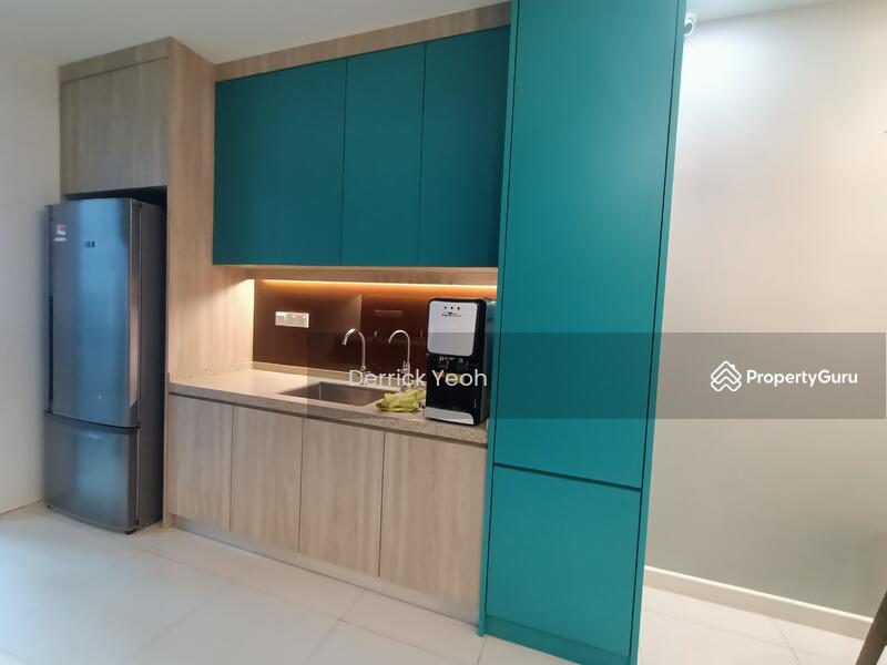Untuk Disewa - Landed 3.5 Storey Terrace @ Iconic Skies Villa With Private Lift and Remote Shutter Car Porch