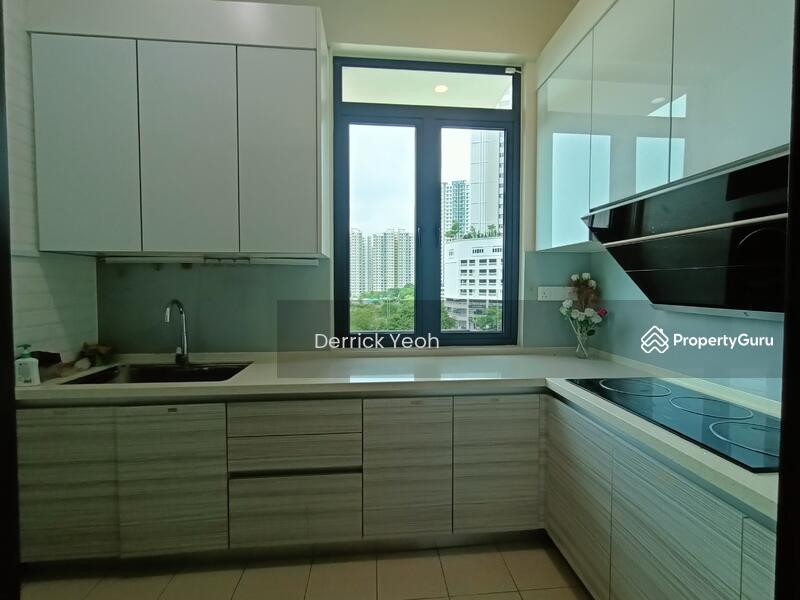 Untuk Disewa - Landed 3.5 Storey Terrace @ Iconic Skies Villa With Private Lift and Remote Shutter Car Porch