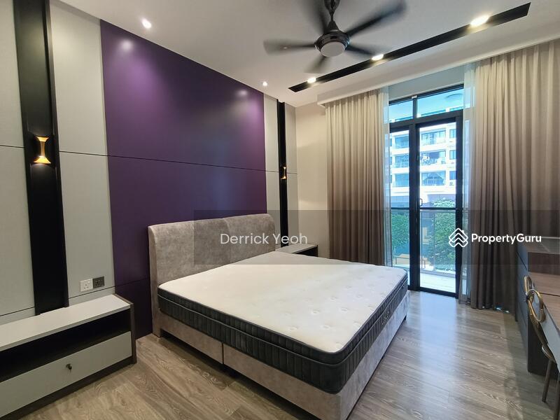 Untuk Disewa - Landed 3.5 Storey Terrace @ Iconic Skies Villa With Private Lift and Remote Shutter Car Porch