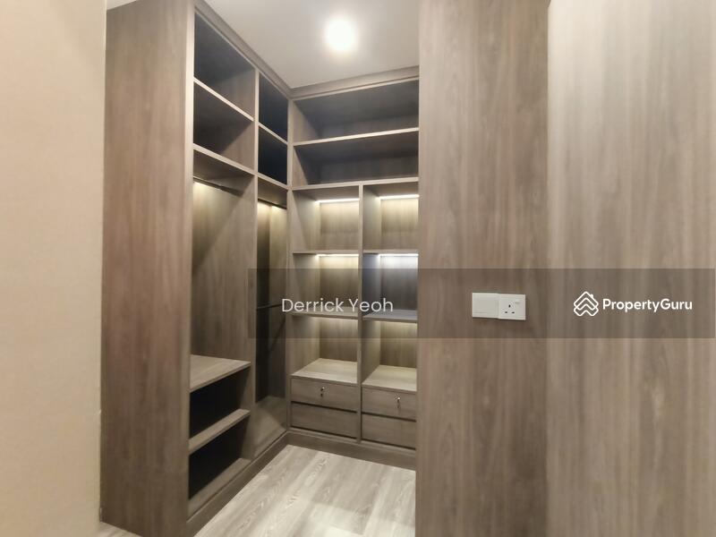 Untuk Disewa - Landed 3.5 Storey Terrace @ Iconic Skies Villa With Private Lift and Remote Shutter Car Porch