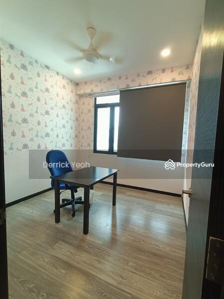 Untuk Disewa - Landed 3.5 Storey Terrace @ Iconic Skies Villa With Private Lift and Remote Shutter Car Porch