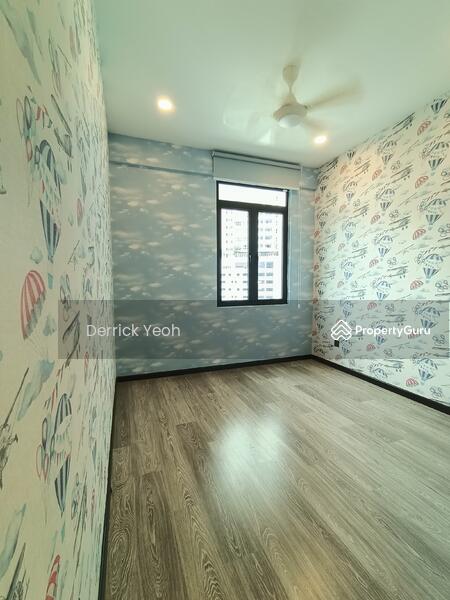 Untuk Disewa - Landed 3.5 Storey Terrace @ Iconic Skies Villa With Private Lift and Remote Shutter Car Porch