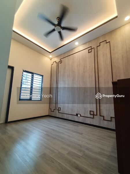 Untuk Disewa - Landed 3.5 Storey Terrace @ Iconic Skies Villa With Private Lift and Remote Shutter Car Porch