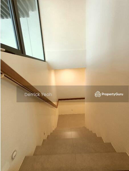 Untuk Disewa - Landed 3.5 Storey Terrace @ Iconic Skies Villa With Private Lift and Remote Shutter Car Porch