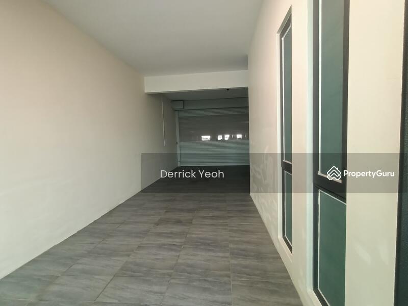 Untuk Disewa - Landed 3.5 Storey Terrace @ Iconic Skies Villa With Private Lift and Remote Shutter Car Porch