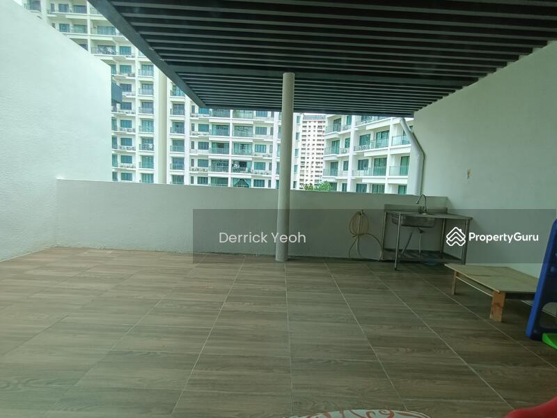 Untuk Disewa - Landed 3.5 Storey Terrace @ Iconic Skies Villa With Private Lift and Remote Shutter Car Porch