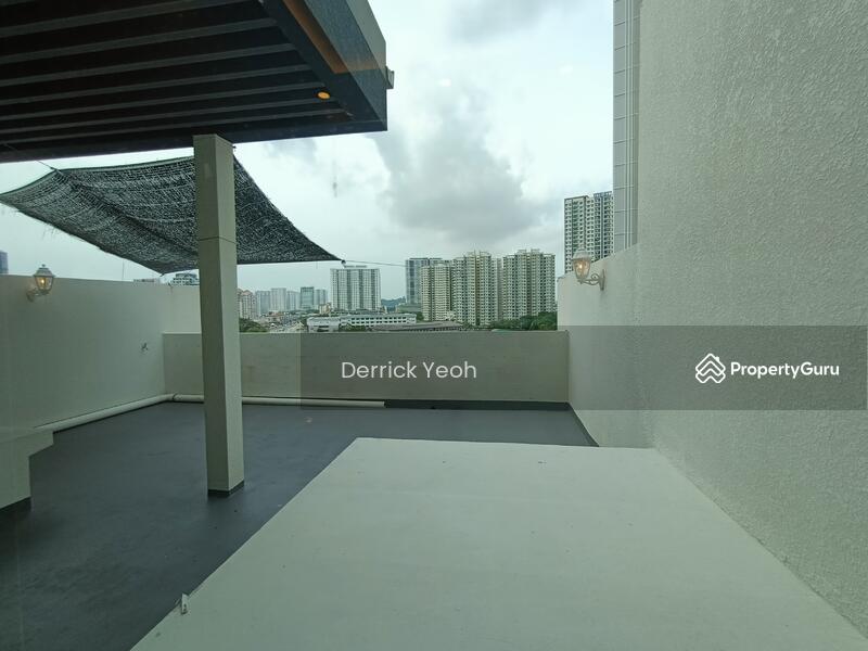Untuk Disewa - Landed 3.5 Storey Terrace @ Iconic Skies Villa With Private Lift and Remote Shutter Car Porch