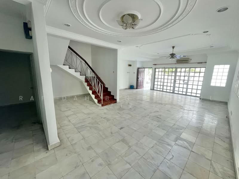Rumah Teres 2 Tingkat untuk Dijual di BANDAR PUCHONG JAYA (Puchong) - Rafedah Binti Abdul Aziz - Living Room - PropertyGuru.com.my