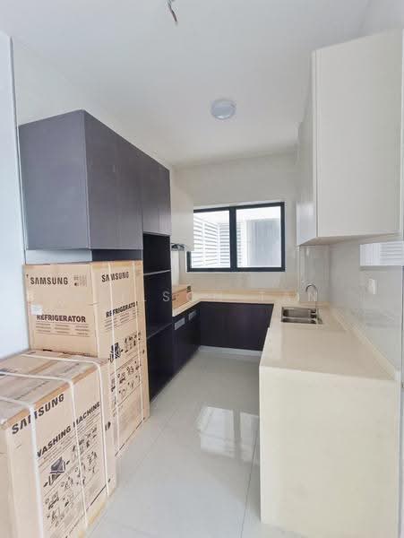 Kondominium untuk Dijual di Kings Bay @ Country Garden Danga Bay - Neilson Tan - Kitchen - PropertyGuru.com.my