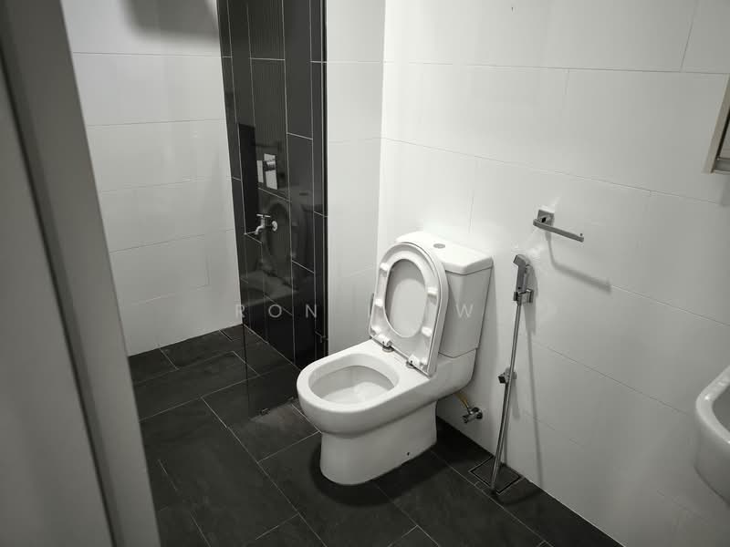 Servis Apartment untuk Disewa di Ten Kinrara - Ron Liew - Bathroom - PropertyGuru.com.my