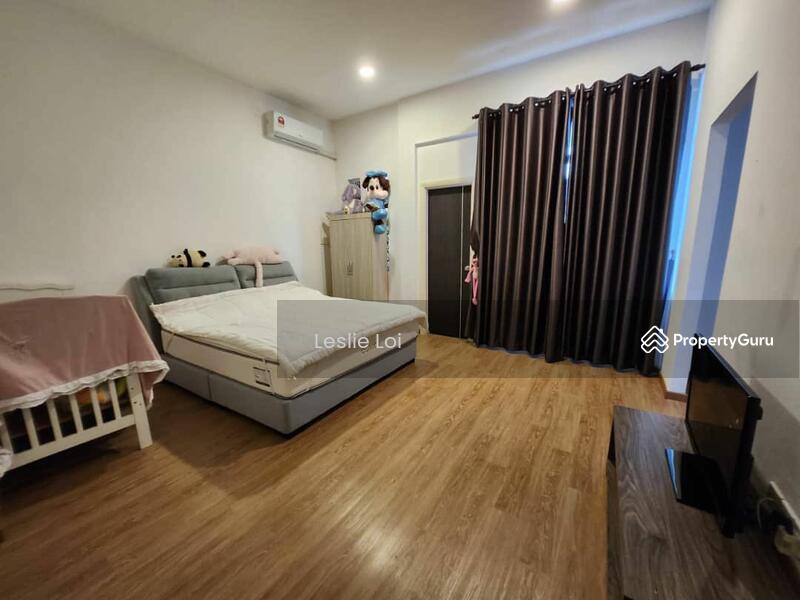 For Sale - Uni Central Double Storey Corner