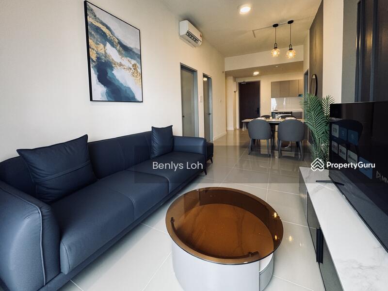 Spacious living room