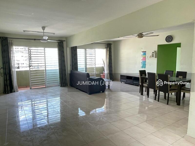Alam Prima Apartment PenthouseExperience luxury living with a breathtaking view from your balcony