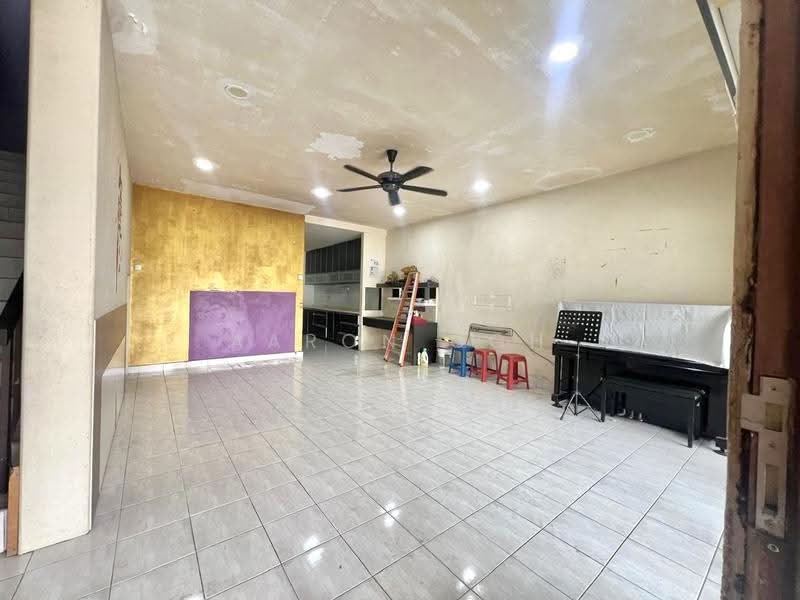 2.5-storey Terraced House for Sale in Taman Bukit Serdang (Seri Kembangan) - Aaron Goh - Living Room - PropertyGuru.com.my