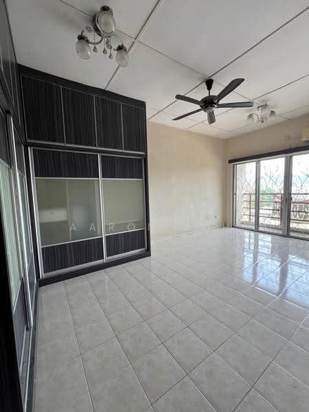 2.5-storey Terraced House for Sale in Taman Bukit Serdang (Seri Kembangan) - Aaron Goh - Bedroom - PropertyGuru.com.my