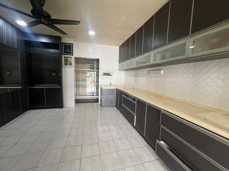 2.5-storey Terraced House for Sale in Taman Bukit Serdang (Seri Kembangan) - Aaron Goh - Kitchen - PropertyGuru.com.my