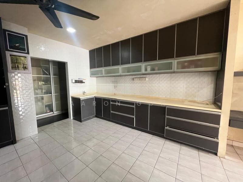 2.5-storey Terraced House for Sale in Taman Bukit Serdang (Seri Kembangan) - Aaron Goh - Kitchen - PropertyGuru.com.my