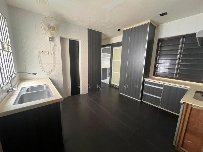 2.5-storey Terraced House for Sale in Taman Bukit Serdang (Seri Kembangan) - Aaron Goh - Kitchen - PropertyGuru.com.my
