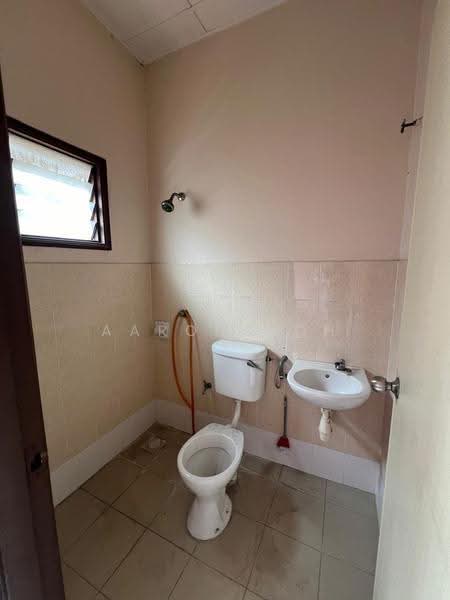 2.5-storey Terraced House for Sale in Taman Bukit Serdang (Seri Kembangan) - Aaron Goh - Bathroom - PropertyGuru.com.my