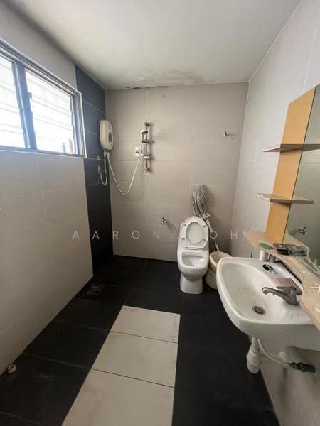 2.5-storey Terraced House for Sale in Taman Bukit Serdang (Seri Kembangan) - Aaron Goh - Bathroom - PropertyGuru.com.my