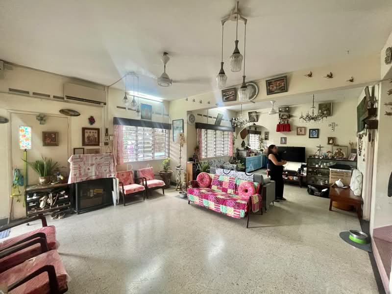 Rumah Berkembar untuk Dijual di Seksyen 17 (Petaling Jaya) - Eda Zainal - Living Room - PropertyGuru.com.my