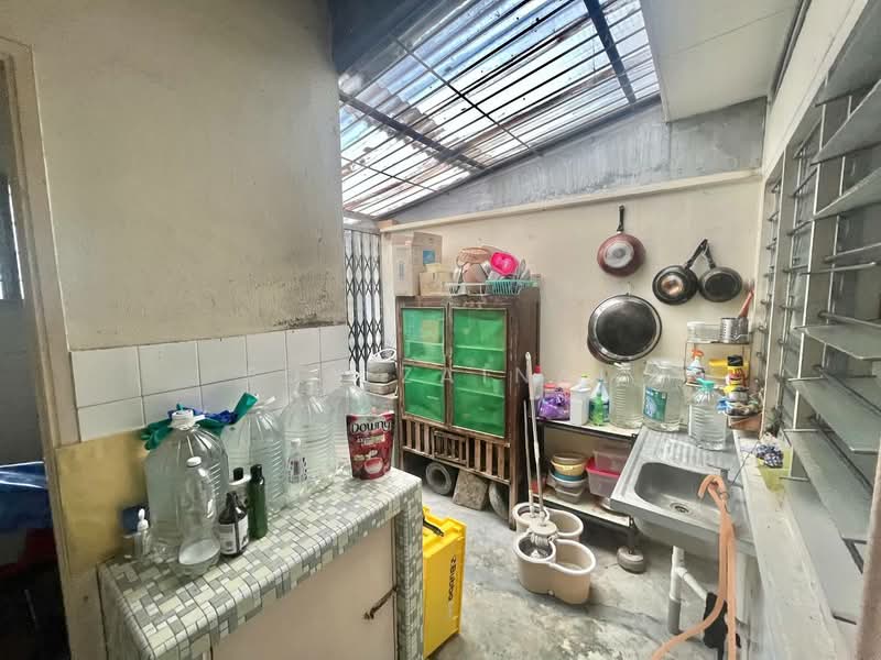Rumah Berkembar untuk Dijual di Seksyen 17 (Petaling Jaya) - Eda Zainal - Kitchen - PropertyGuru.com.my