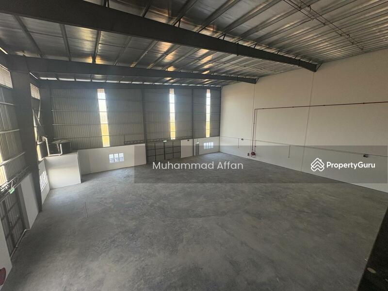 For Rent - 3 Storey Semi D Factory Klia Sepang with lift for rent