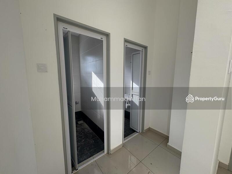 For Rent - 3 Storey Semi D Factory Klia Sepang with lift for rent