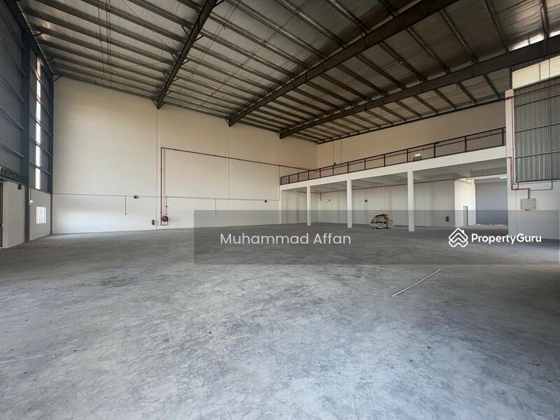 For Rent - 3 Storey Semi D Factory Klia Sepang with lift for rent