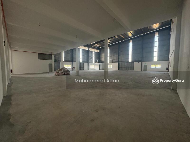 For Rent - 3 Storey Semi D Factory Klia Sepang with lift for rent