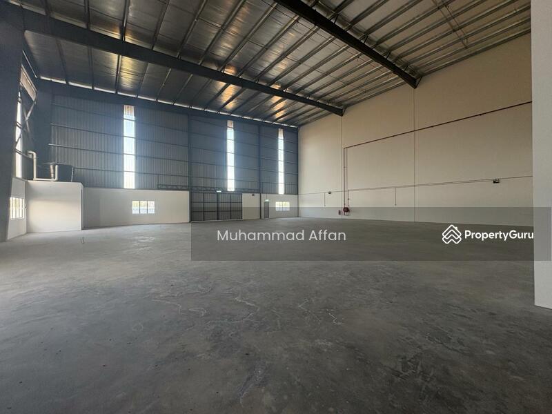 For Rent - 3 Storey Semi D Factory Klia Sepang with lift for rent
