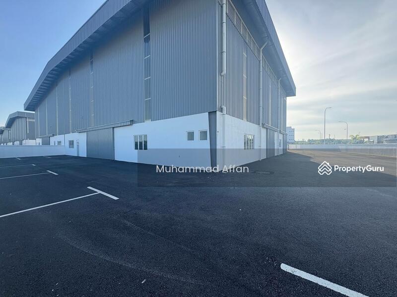 For Rent - 3 Storey Semi D Factory Klia Sepang with lift for rent