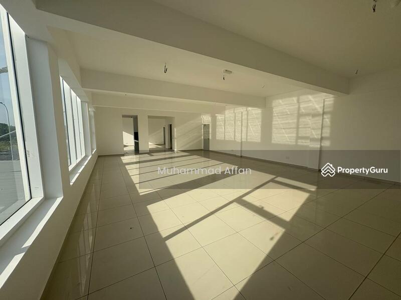 For Rent - 3 Storey Semi D Factory Klia Sepang with lift for rent