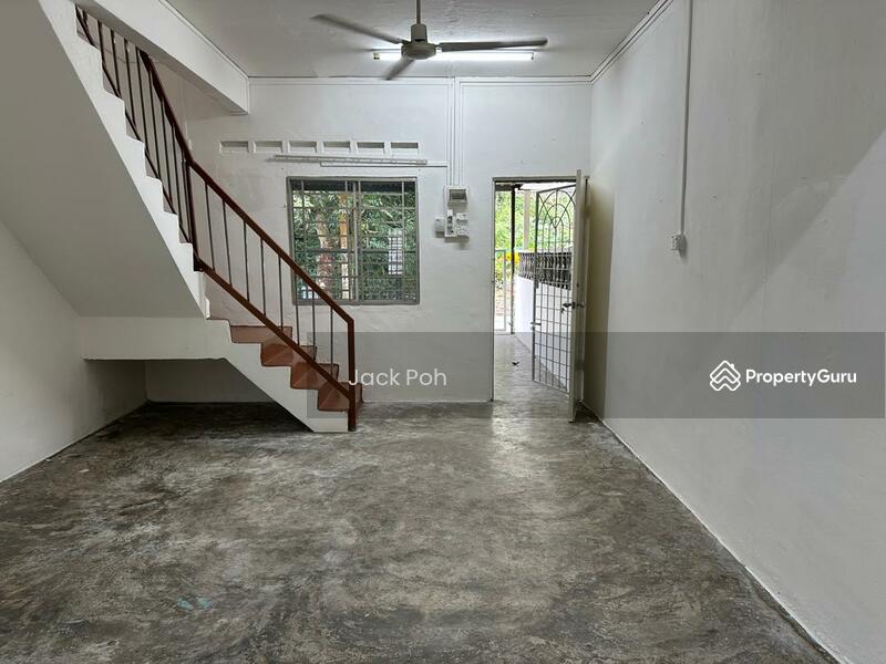 Untuk Dijual - Freehold Double Storey Terrace Lowcost at Taman Perwira Jaya Kluang