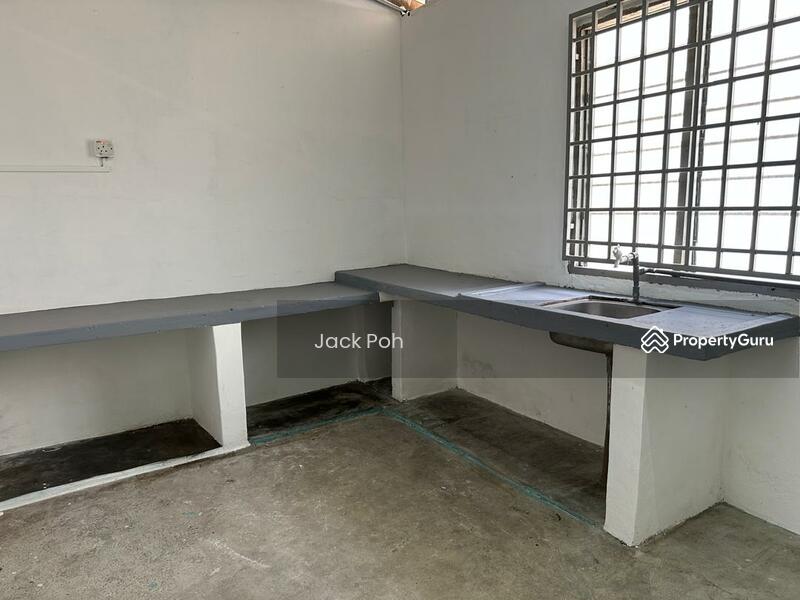Untuk Dijual - Freehold Double Storey Terrace Lowcost at Taman Perwira Jaya Kluang