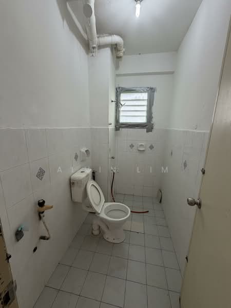 Apartment for Rent at Vista Seri Alam - Alvin Lim - Bathroom - PropertyGuru.com.my