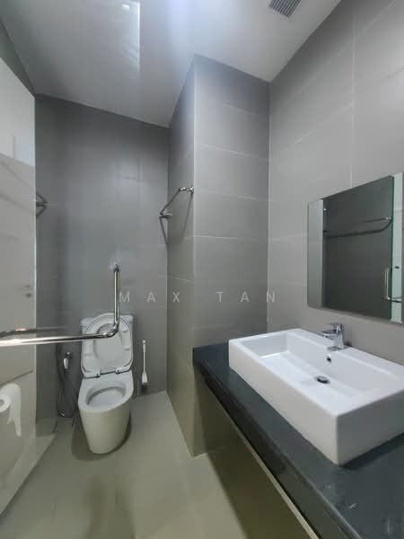 Servis Apartment untuk Disewa di Tropicana Gardens - Max Tan - Bathroom - PropertyGuru.com.my
