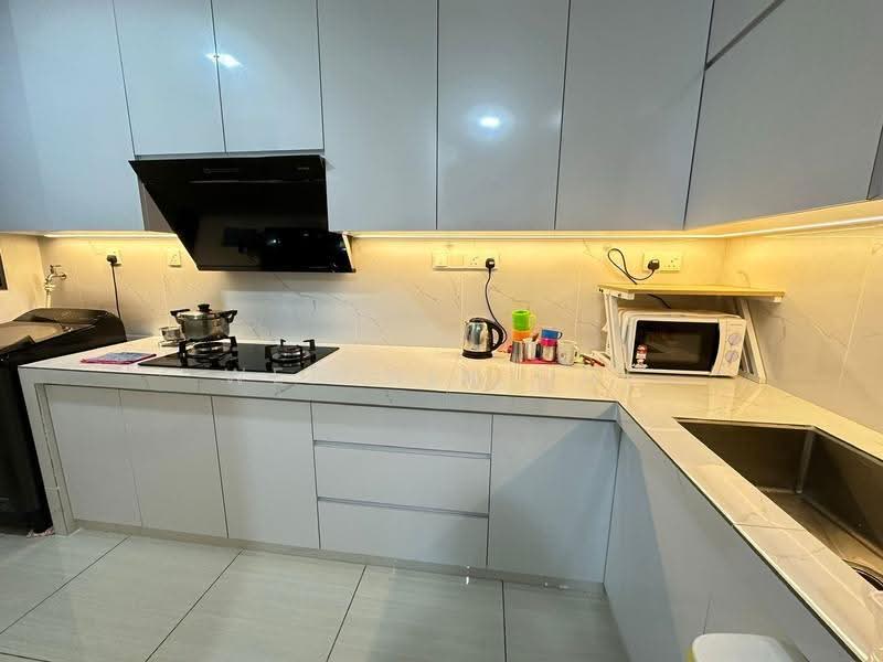 Condominium for Sale at Queens Residences Q1 @ Queens Waterfront - Wei Chin Ooi - Kitchen - PropertyGuru.com.my