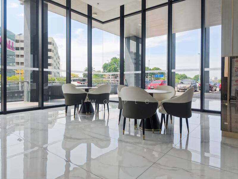 Untuk Disewa - The Podium